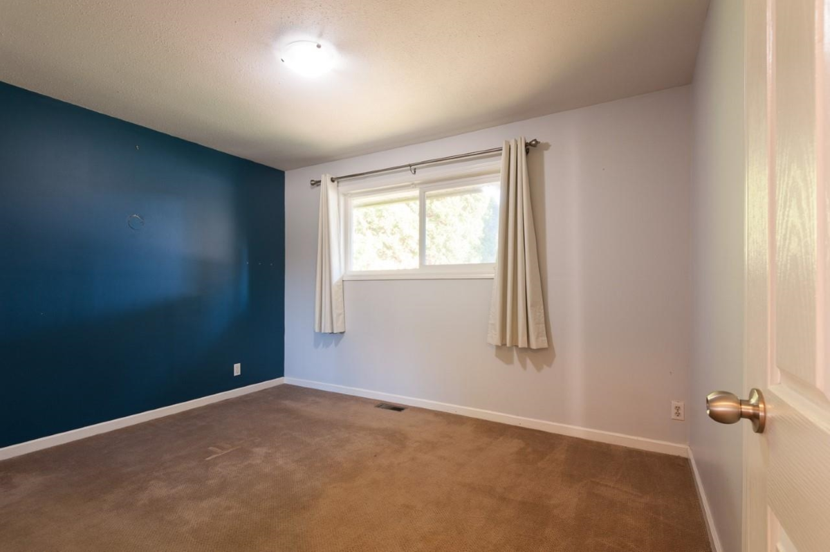 Kitchen Photo of 15661 Roper Avenue, White Rock, BC