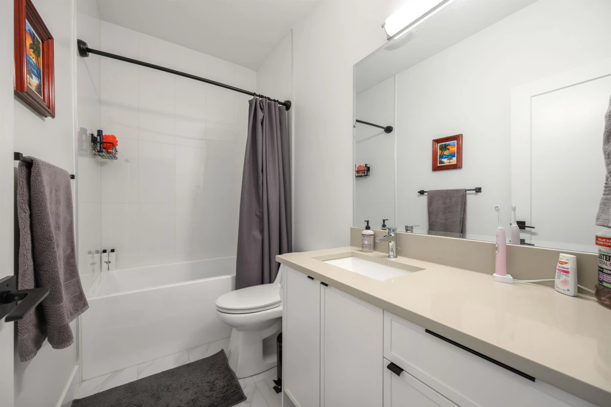 Hallway Photo of 107 3503 Gislason Avenue, Coquitlam, BC