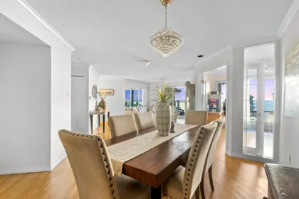 Kitchen Island Photo of 402 15025 Victoria Avenue, White Rock, BC