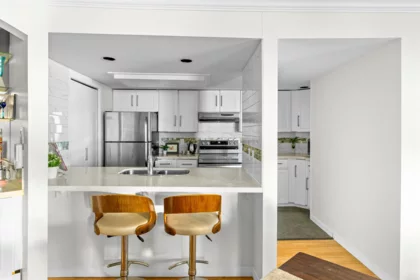 Pantry Photo of 402 15025 Victoria Avenue, White Rock, BC
