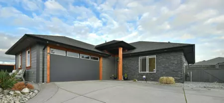 5760 Turnstone Drive, Sechelt, BC, Sechelt — Single Family Residence for sale