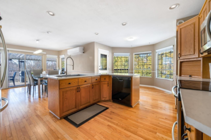 Breakfast Nook Photo of 12753 261 Street, Maple Ridge, BC