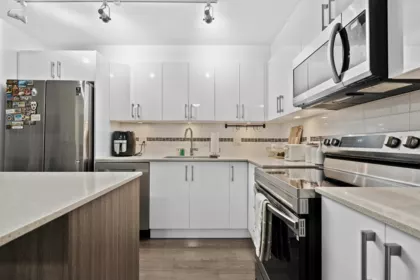 215 8733 160 Street, Surrey, BC, Surrey — Apartment/Condo for sale