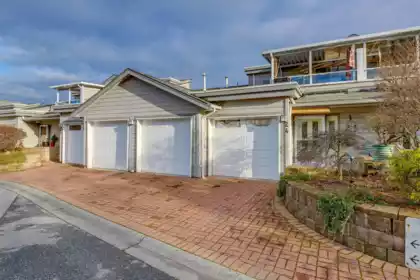 24 323 Governors Court, New Westminster, BC, New Westminster — Townhouse for sale