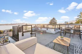 2 434 E 1st Street, North Vancouver, BC