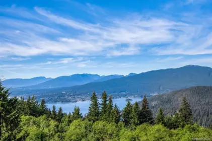 303 8850 University Crescent, Burnaby, BC, Burnaby — Apartment/Condo for sale