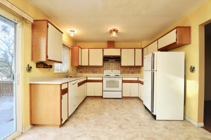 Kitchen Island Photo of 24902 122 Avenue, Maple Ridge, BC