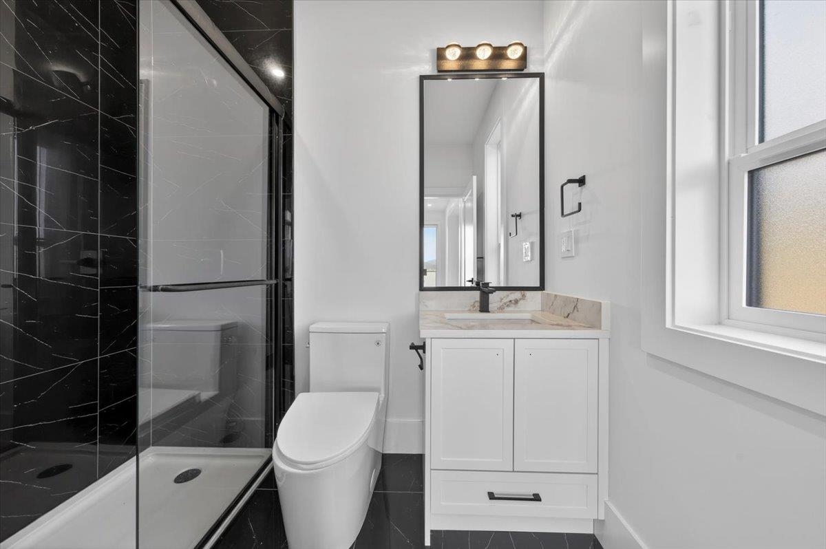 Entry Foyer Photo of 17317 103a Avenue, Surrey, BC