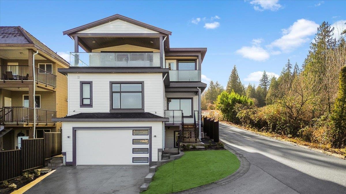 Family Room Photo of 17317 103a Avenue, Surrey, BC
