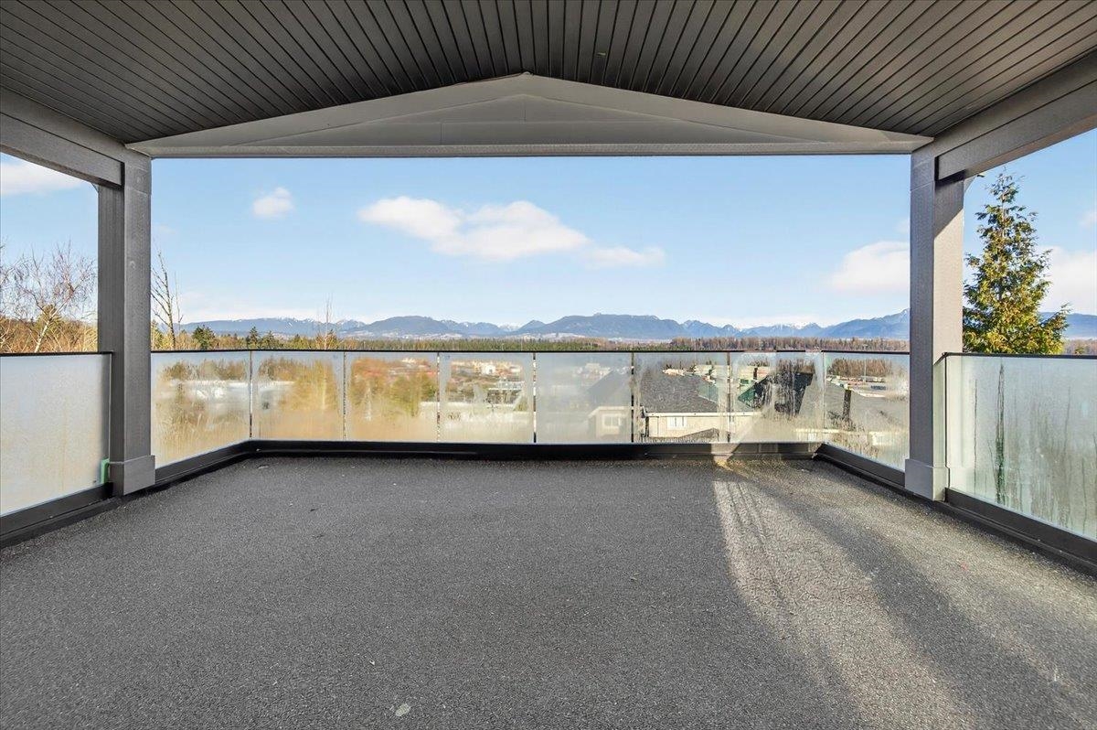 Front Yard Photo of 17317 103a Avenue, Surrey, BC