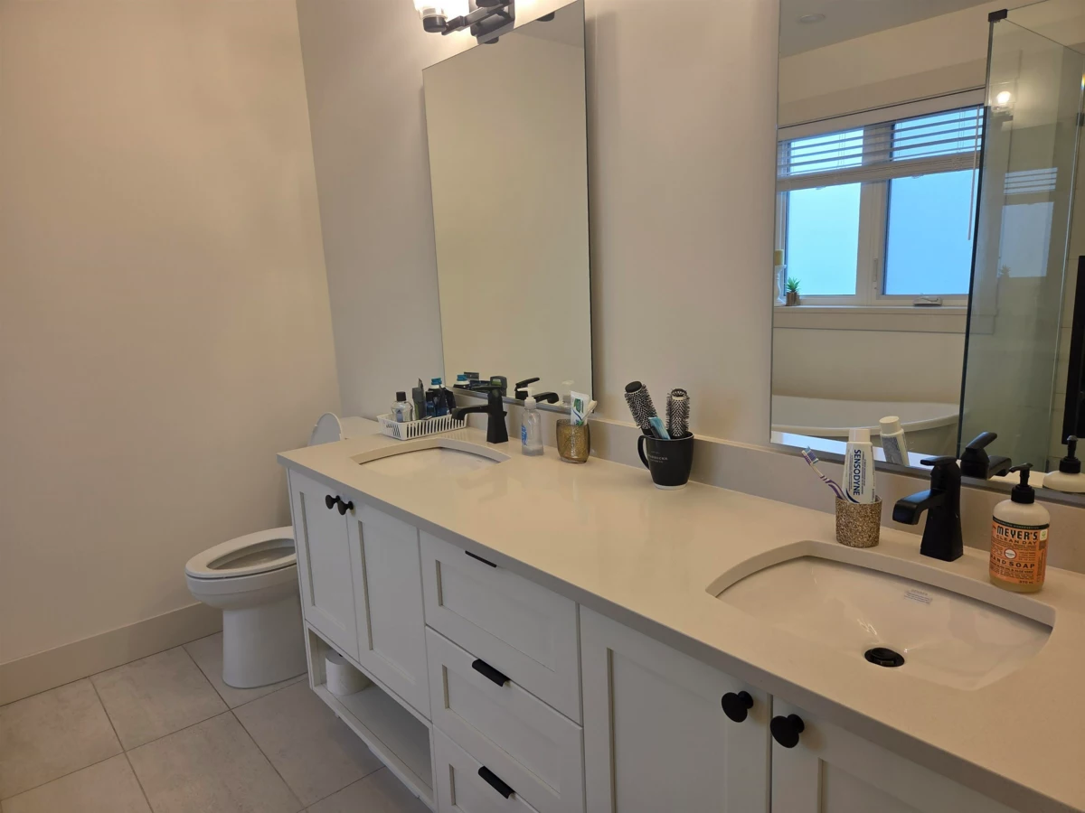 Hallway Photo of 7477 197 Street, Langley, BC