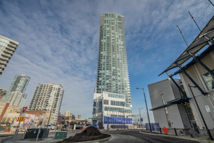 3907 680 Quayside Drive, New Westminster, BC, Quay — 2 bed apartment/condo for sale