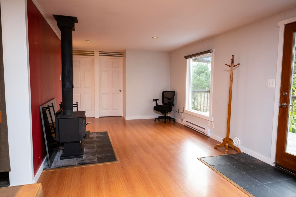 Breakfast Nook Photo of 5863 Sandy Hook Road, Sechelt, BC