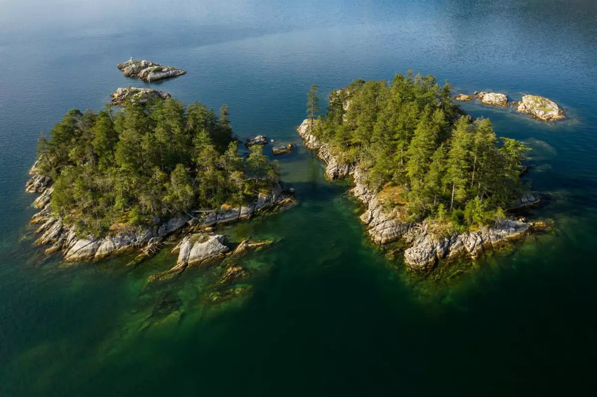Entry Foyer Photo of 5863 Sandy Hook Road, Sechelt, BC