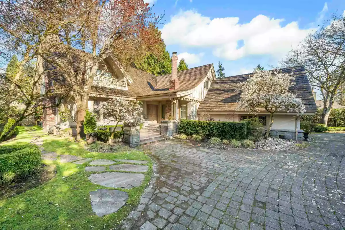 Hallway Photo of 1323 The Crescent, Vancouver, BC