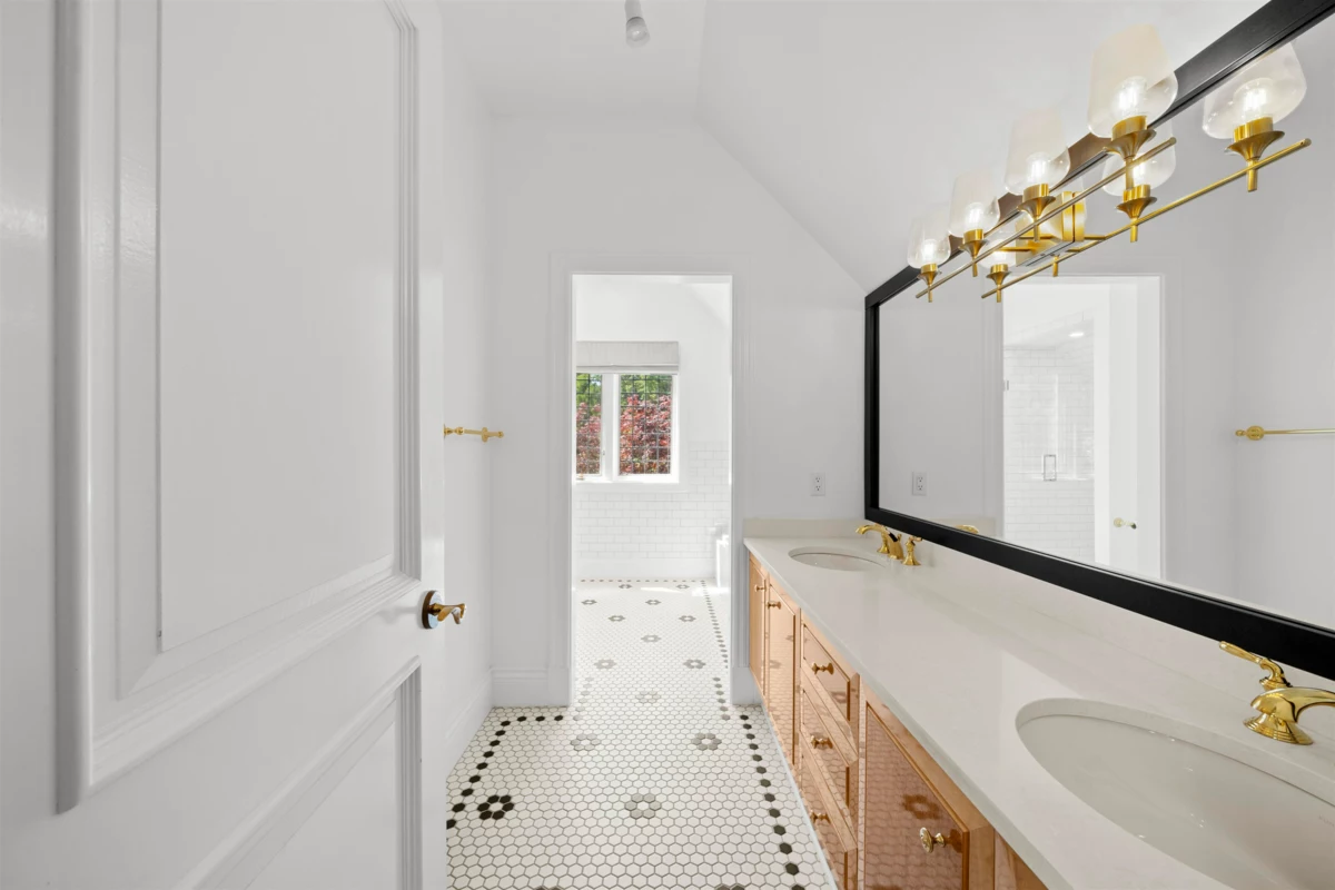 Kitchen Island Photo of 1323 The Crescent, Vancouver, BC