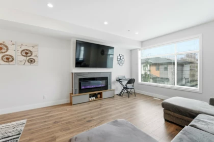 Kitchen Island Photo of 38 33209 Cherry Avenue, Mission, BC