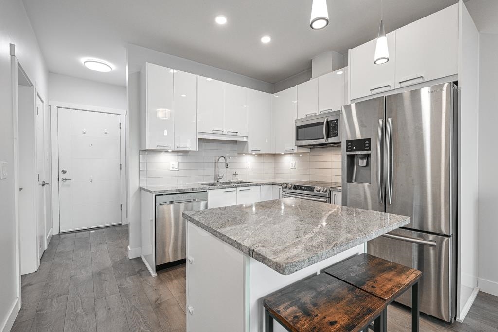 Family Room Photo of 503 20696 Eastleigh Crescent, Langley, BC