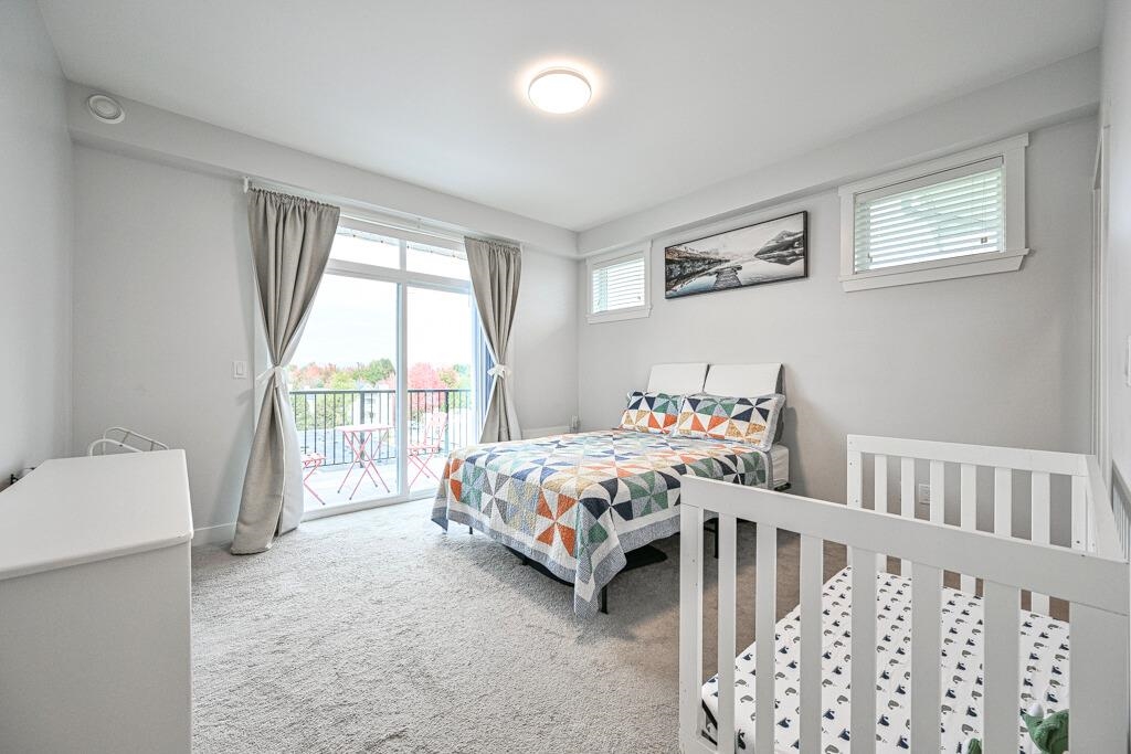Kitchen Island Photo of 503 20696 Eastleigh Crescent, Langley, BC