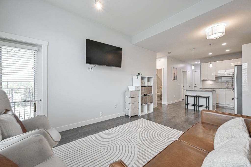 Kitchen Photo of 503 20696 Eastleigh Crescent, Langley, BC