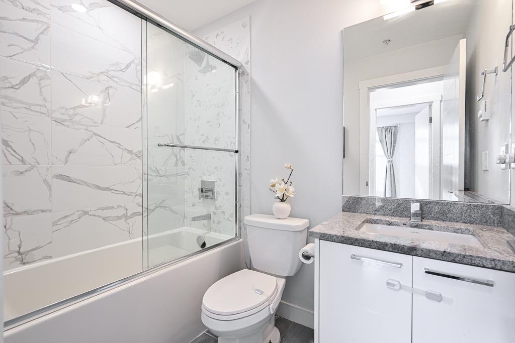 Walk-In Closet Photo of 503 20696 Eastleigh Crescent, Langley, BC