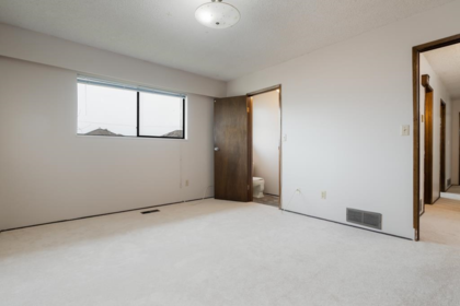 Laundry Room Photo of 8411 Rideau Drive, Richmond, BC