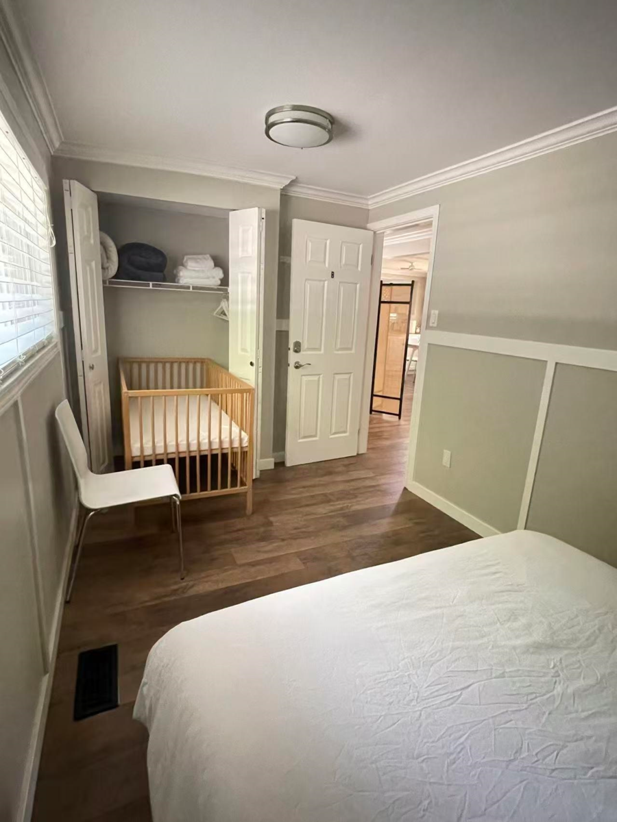 Walk-In Closet Photo of 4598 Whitaker Road, Sechelt, BC