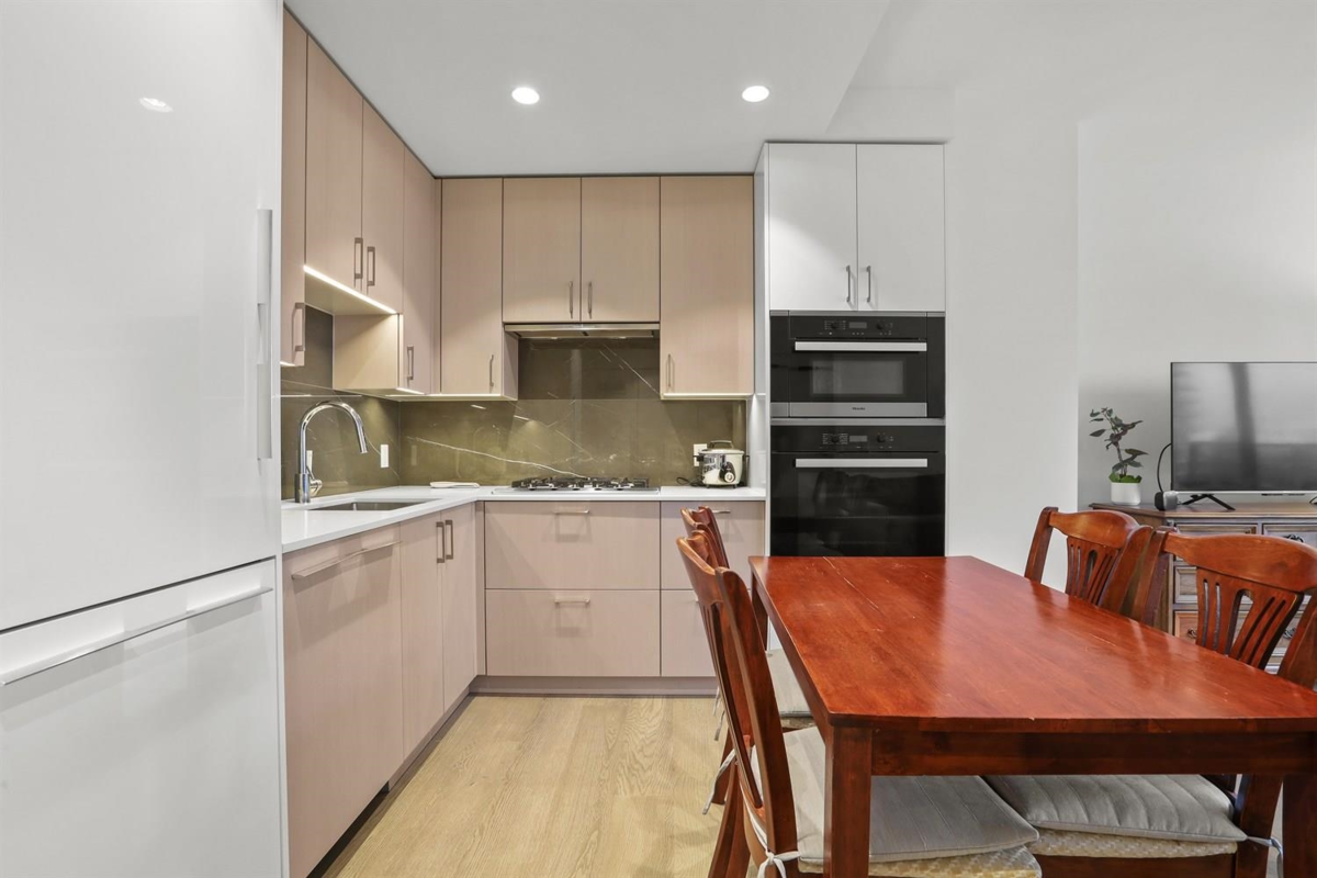 Kitchen Island Photo of 704 1675 Lions Gate Lane, North Vancouver, BC