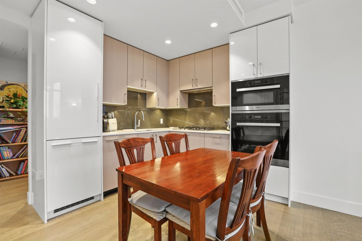 Kitchen Photo of 704 1675 Lions Gate Lane, North Vancouver, BC