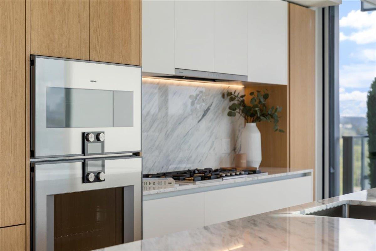 Breakfast Nook Photo of 2404 1500 Fern Street, North Vancouver, BC