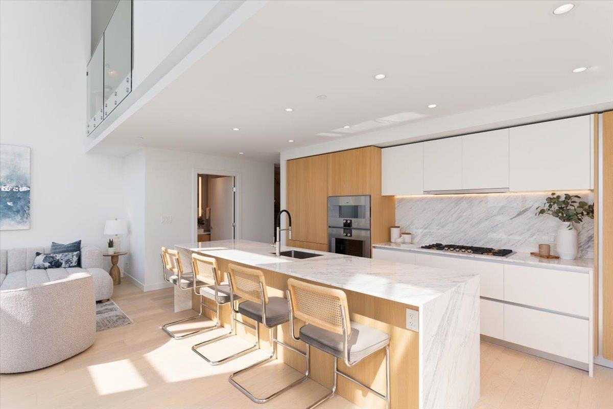 Dining Area Photo of 2404 1500 Fern Street, North Vancouver, BC
