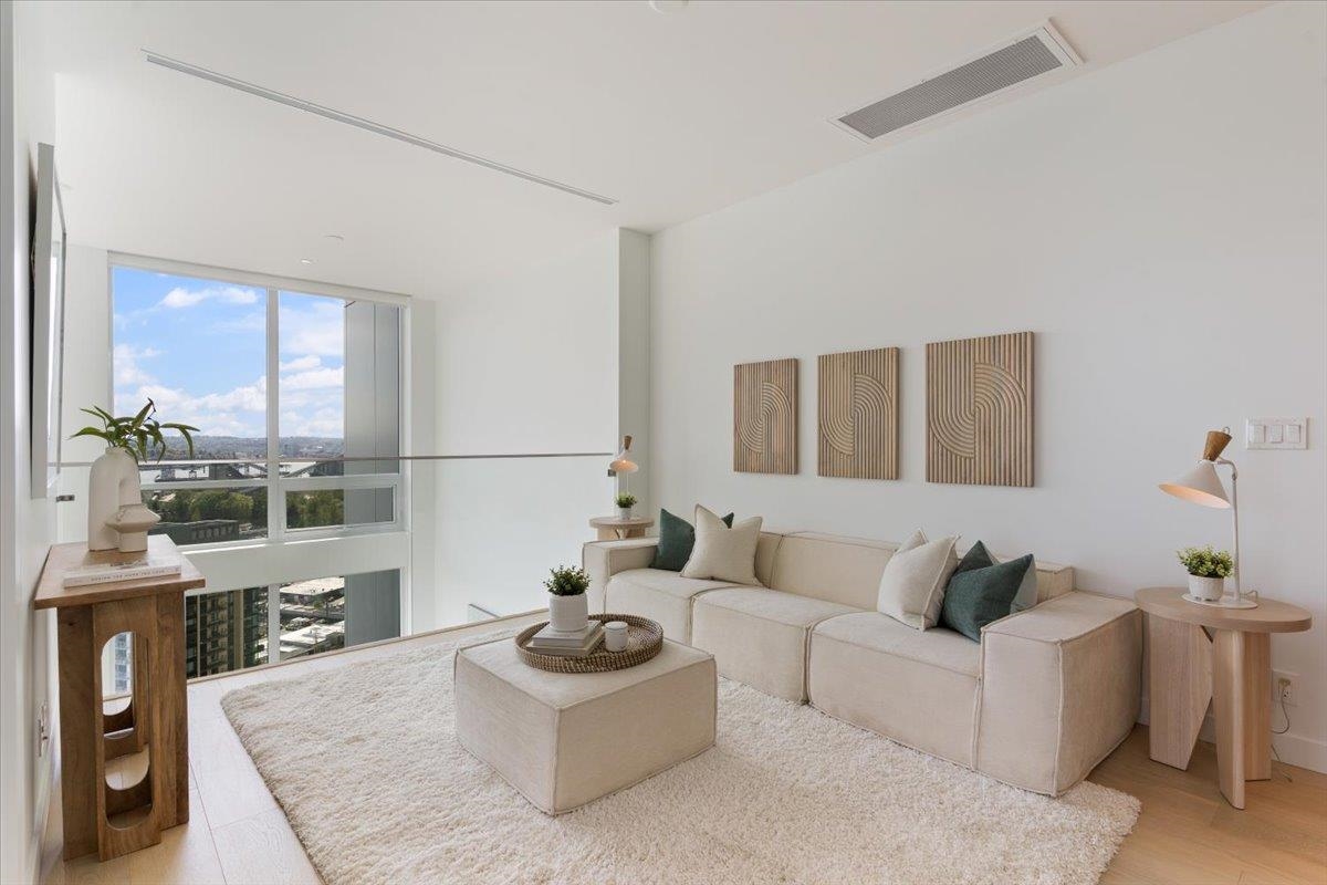 Entry Foyer Photo of 2404 1500 Fern Street, North Vancouver, BC