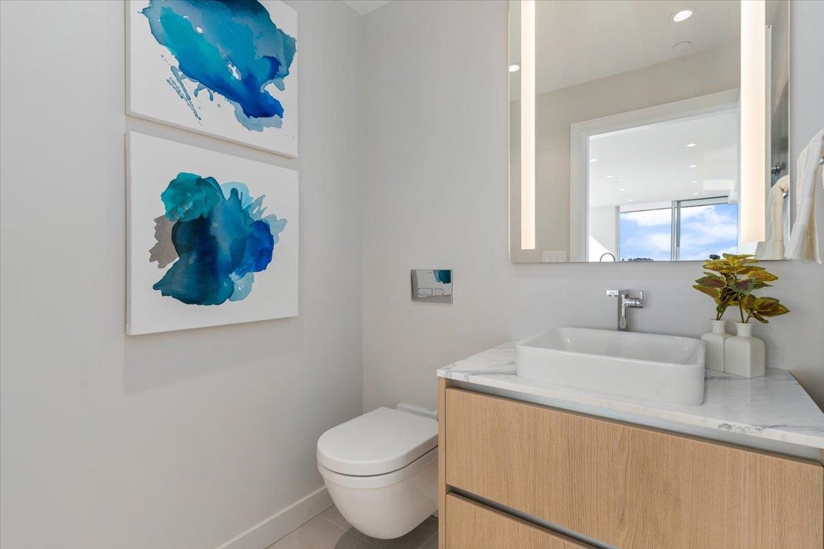 Laundry Room Photo of 2404 1500 Fern Street, North Vancouver, BC