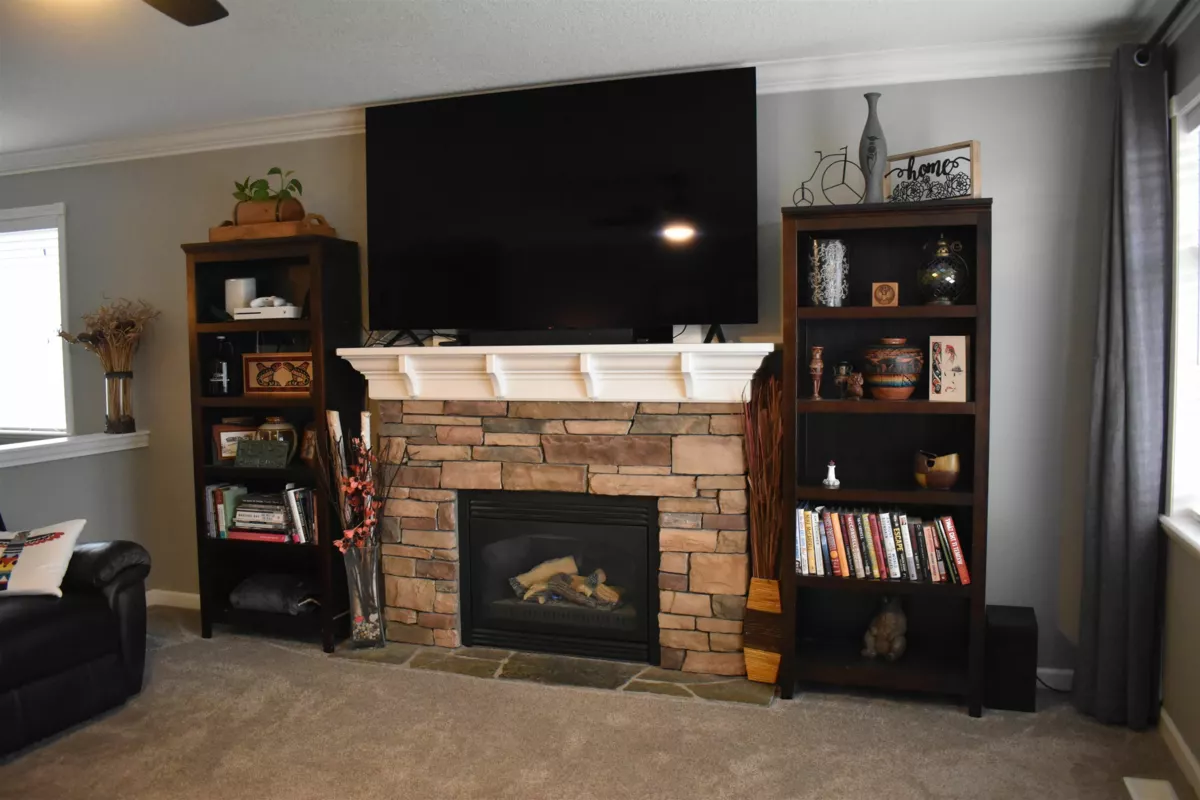 Breakfast Nook Photo of 32997 Desbrisay Avenue, Mission, BC