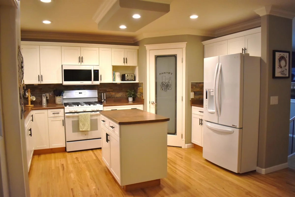 Living Room Photo of 32997 Desbrisay Avenue, Mission, BC