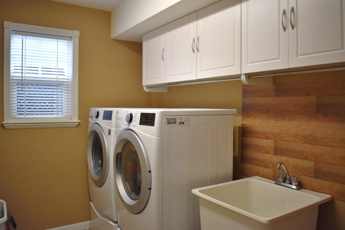 Mudroom Photo of 32997 Desbrisay Avenue, Mission, BC