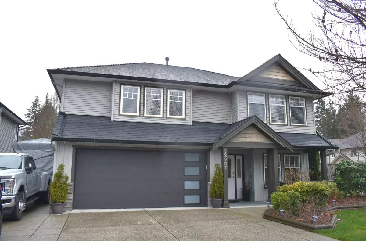 Outdoor Kitchen Photo of 32997 Desbrisay Avenue, Mission, BC