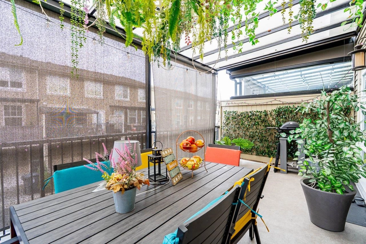 Entry Foyer Photo of 21123 80 Avenue, Langley, BC