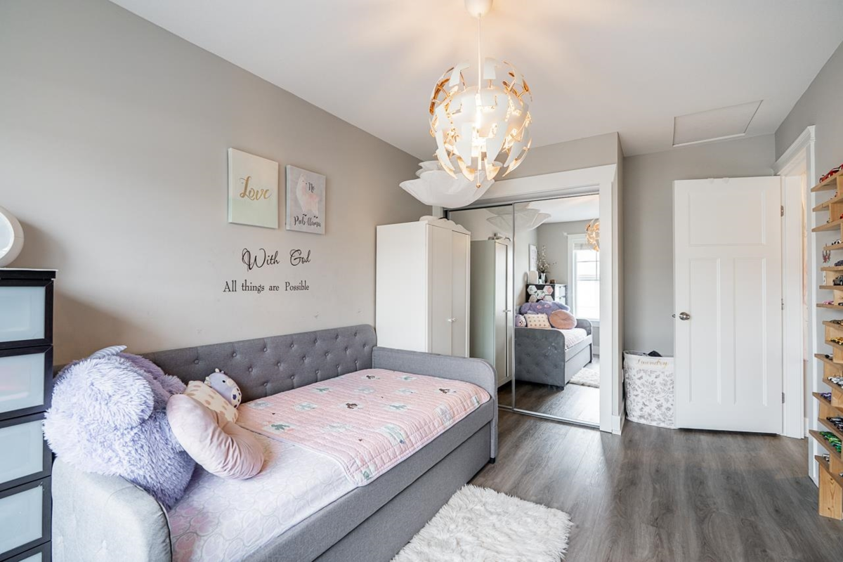 Front Yard Photo of 21123 80 Avenue, Langley, BC