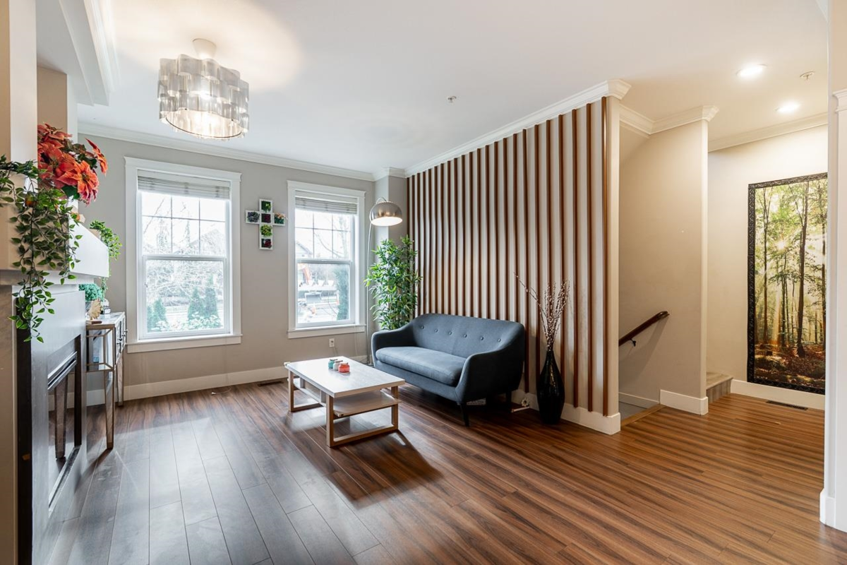 Kitchen Island Photo of 21123 80 Avenue, Langley, BC