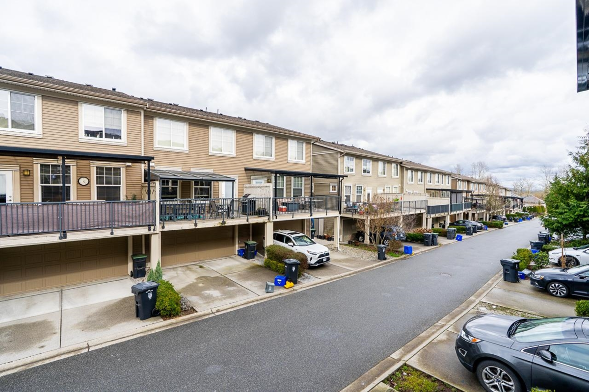 Staircase Photo of 21123 80 Avenue, Langley, BC