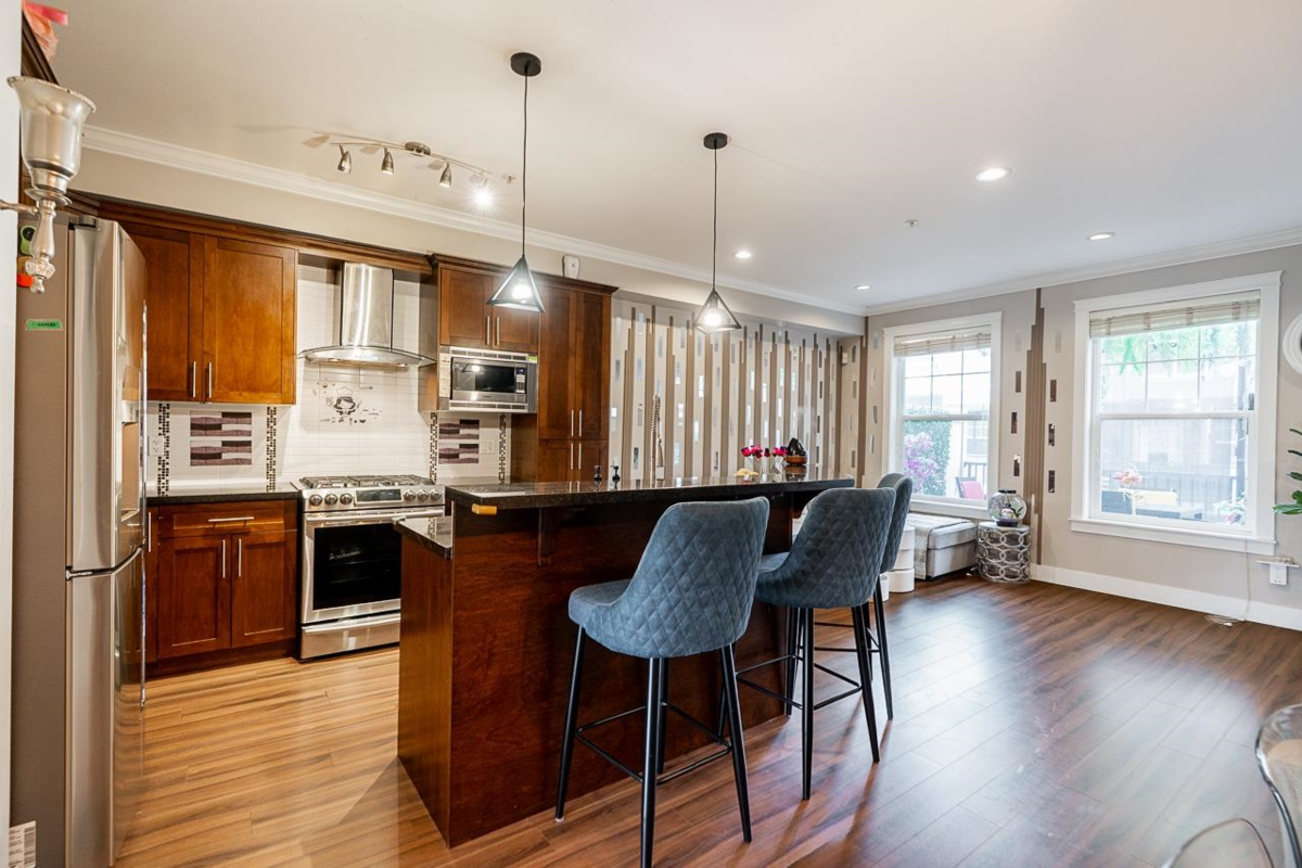 Walk-In Closet Photo of 21123 80 Avenue, Langley, BC