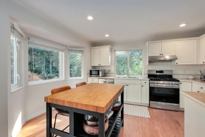 Breakfast Nook Photo of 1400 Riverside Drive, North Vancouver, BC