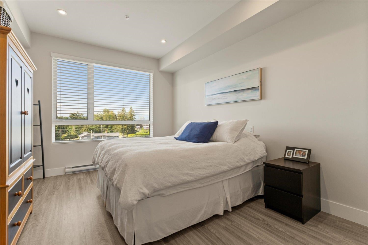 Entry Foyer Photo of 408 45757 Watson Road, Chilliwack, BC