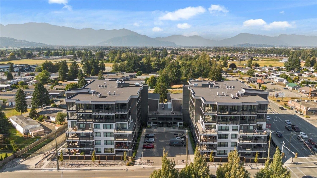 Family Room Photo of 408 45757 Watson Road, Chilliwack, BC