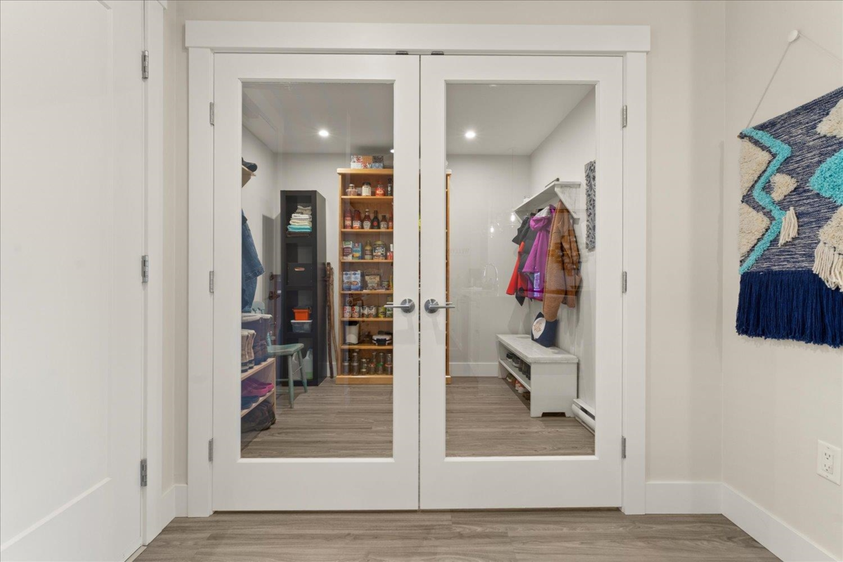 Kitchen Island Photo of 408 45757 Watson Road, Chilliwack, BC