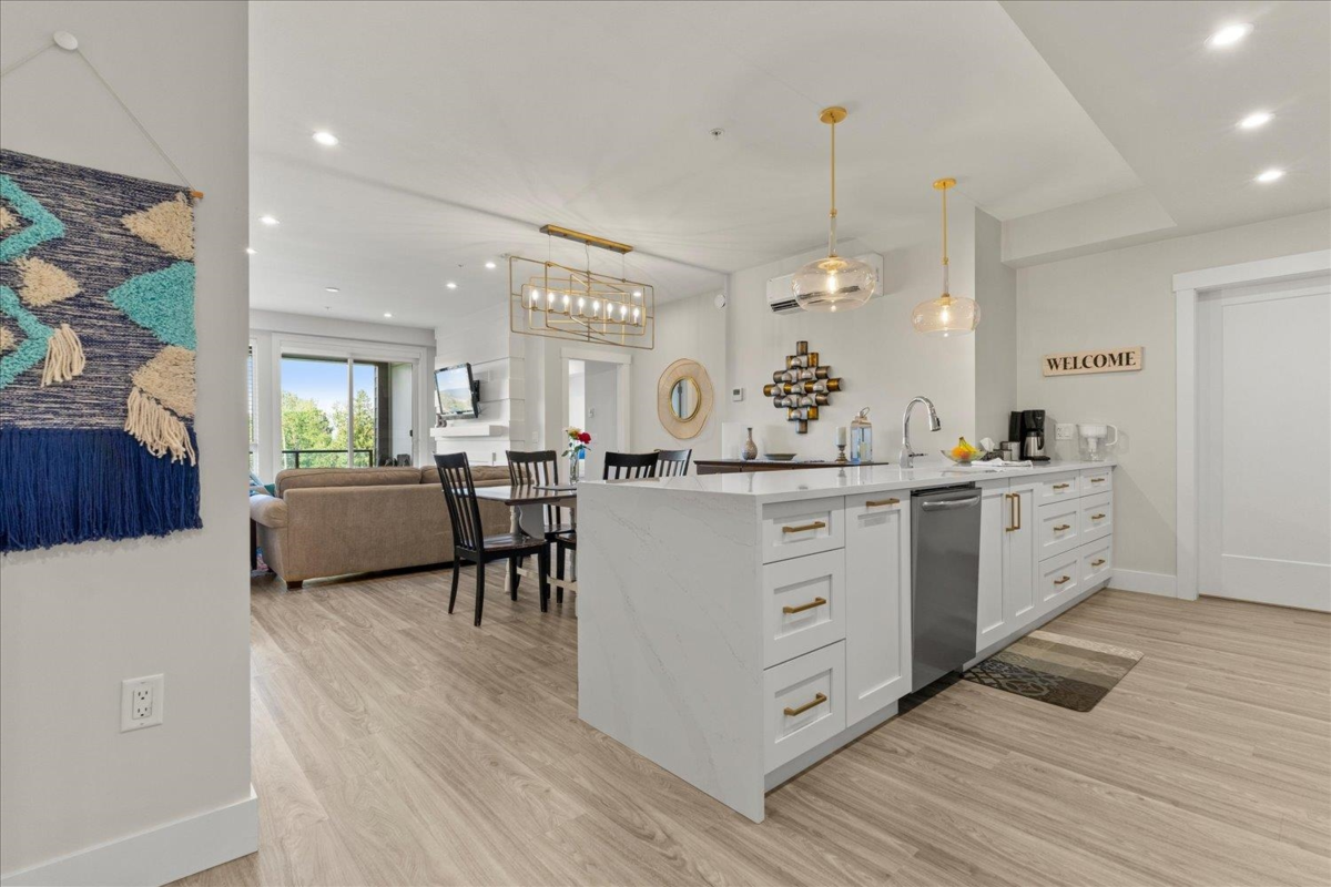 Kitchen Photo of 408 45757 Watson Road, Chilliwack, BC