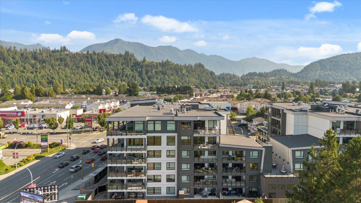 Living Room Photo of 408 45757 Watson Road, Chilliwack, BC