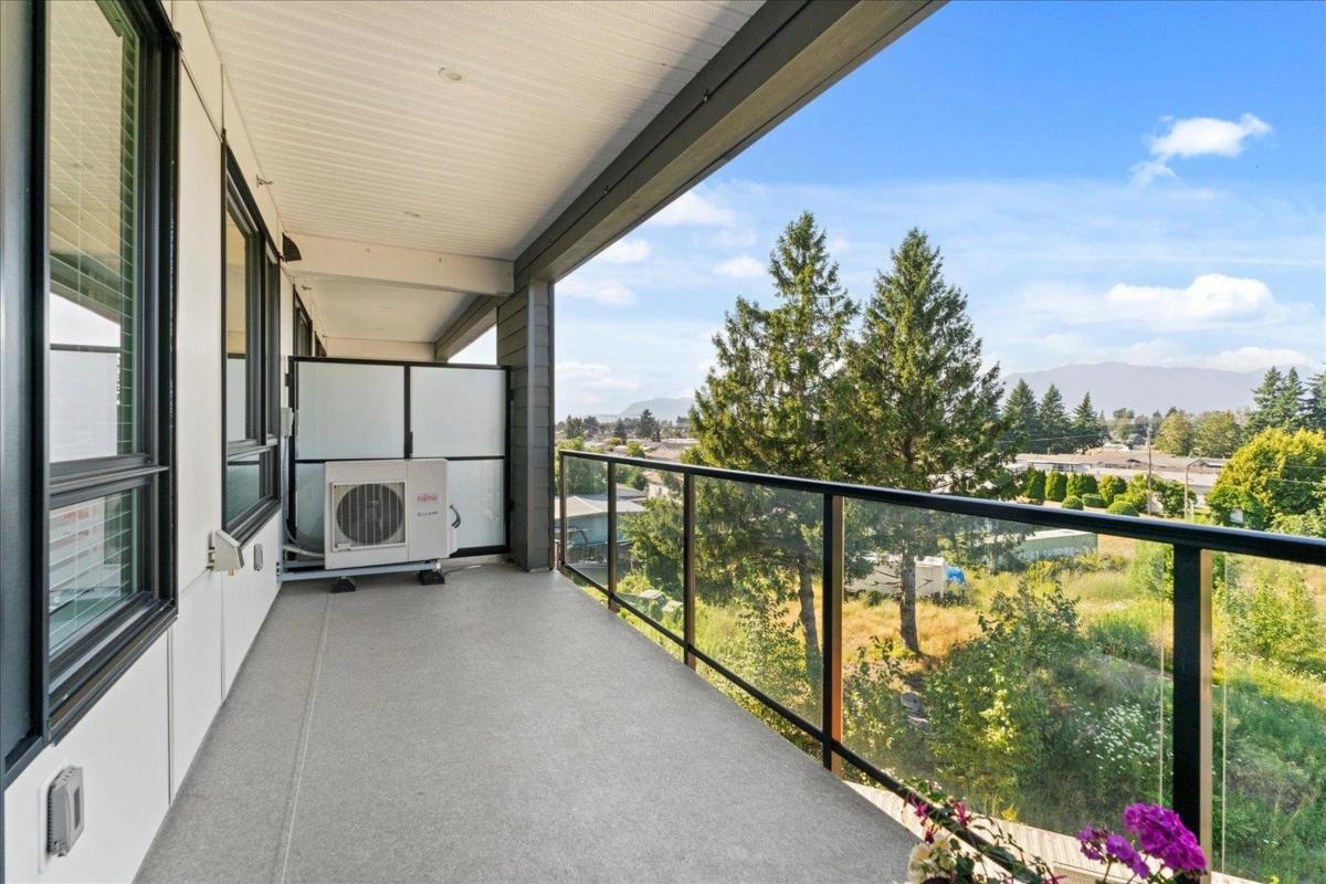 Mudroom Photo of 408 45757 Watson Road, Chilliwack, BC