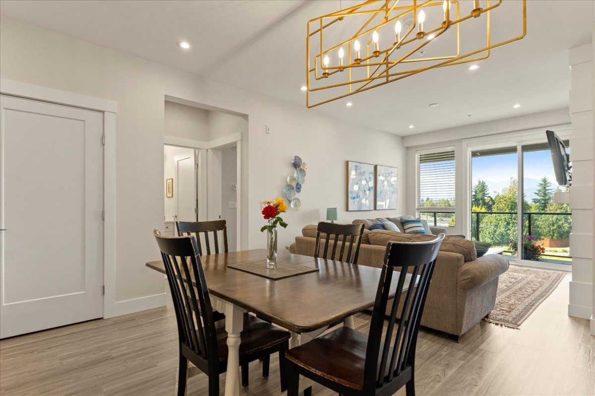 Powder Room Photo of 408 45757 Watson Road, Chilliwack, BC